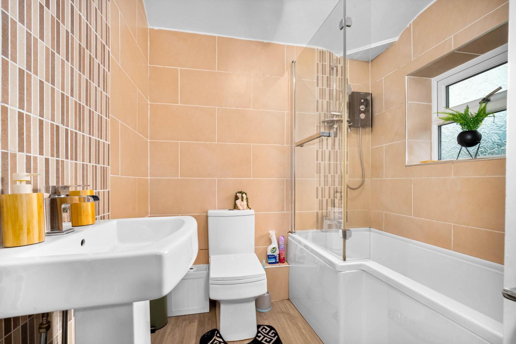 Stylish 3 Bedroom Home Away From Home Бирмингам Екстериор снимка