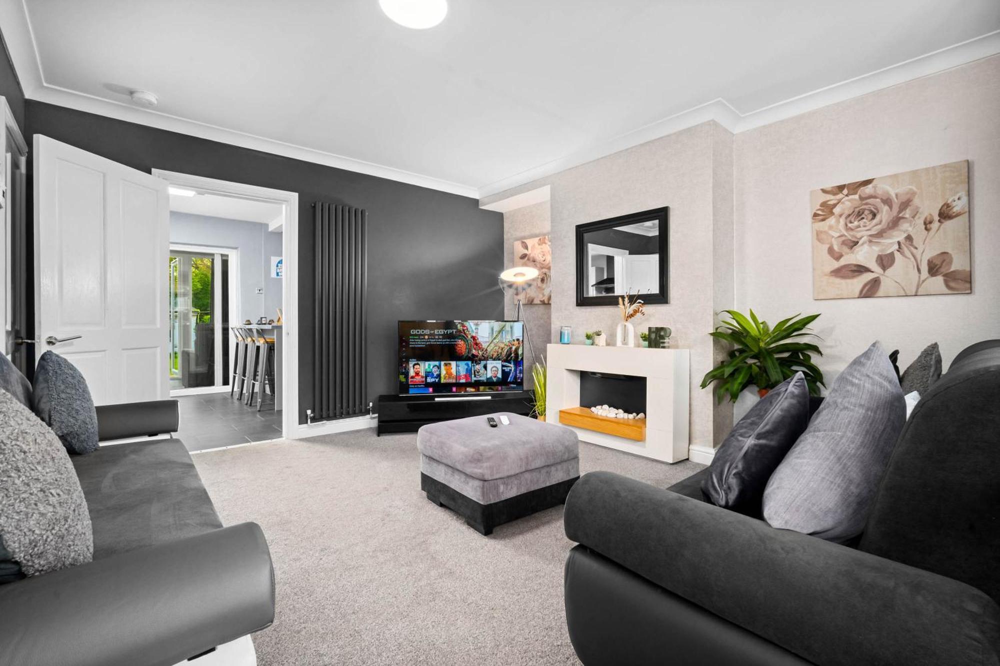 Stylish 3 Bedroom Home Away From Home Бирмингам Екстериор снимка